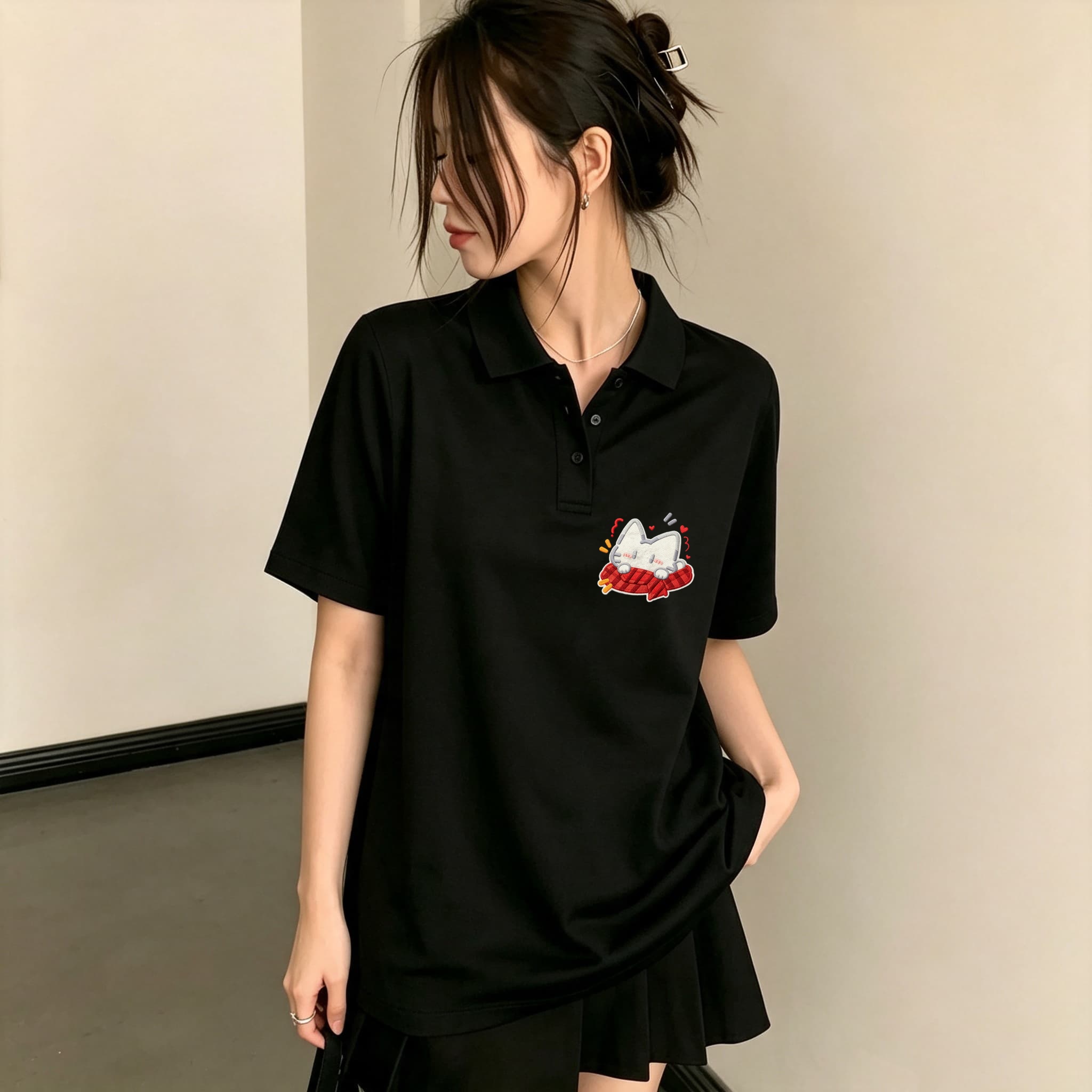 Women Black Lapel Collar Polo  - Embroidery On Black Shirt 评论和价格